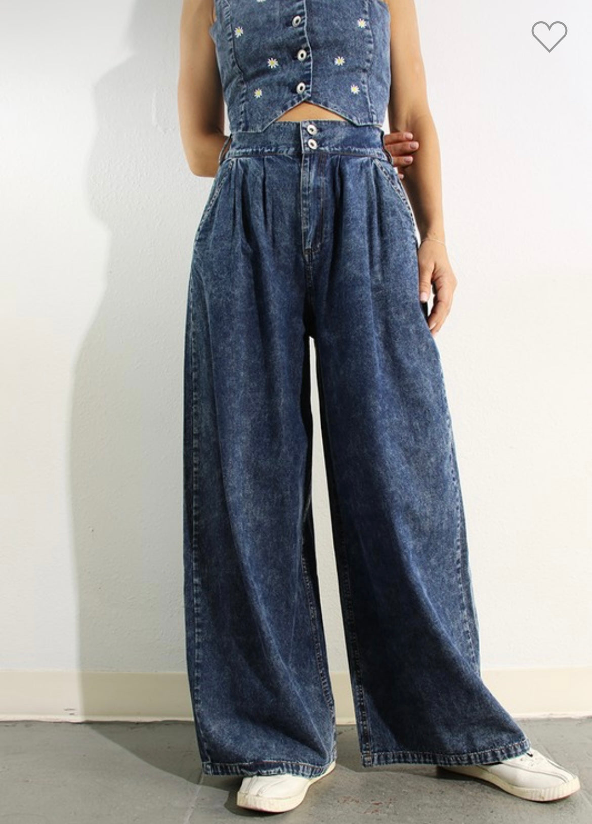 Loose denim pants