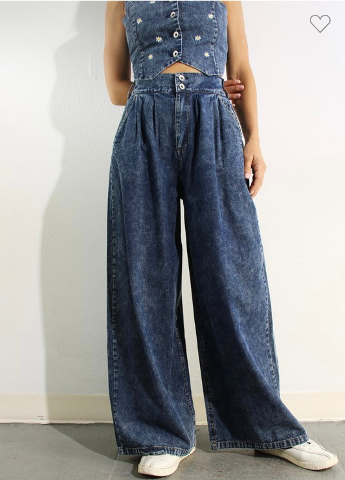 Loose denim pants